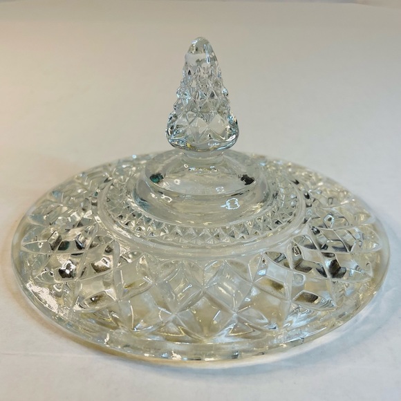 Vintage Anchor Hocking Wexford Pressed Clear Glass Candy Dish with Lid - Picture 3 of 9